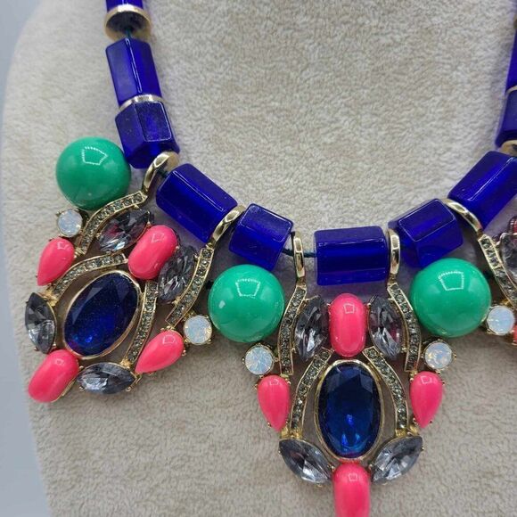 J Crew Chunky Multicolor Lucite or Resin Crystal Necklace NEW!  NWOT! - Picture 8 of 10